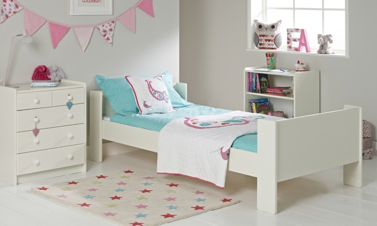 Cameră pentru fete, cu mobilier simplu și decor imaginativ Camera pentru copii fata 2015 decor perete decorativ decorativ