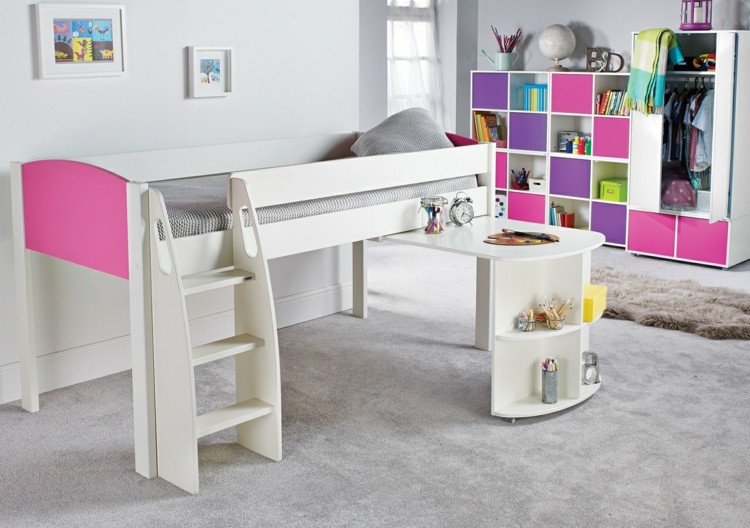 Pat de mansardă și sistem de garderobă în mov și roz în camera copiilor pentru fete Camera pentru copii fata 2015 dulap violet roz fronturi