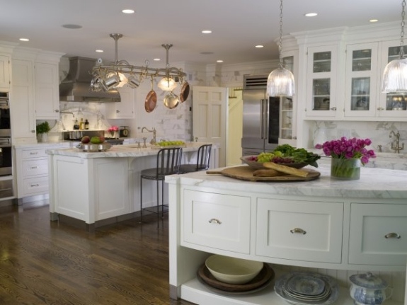 bucătărie modernă-blat de marmură-insulă pandantiv