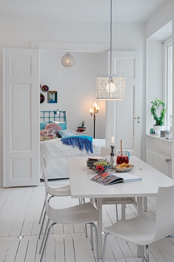 Apartament la mansardă podea din lemn alb Loft apartament lampă cu podea din lemn alb