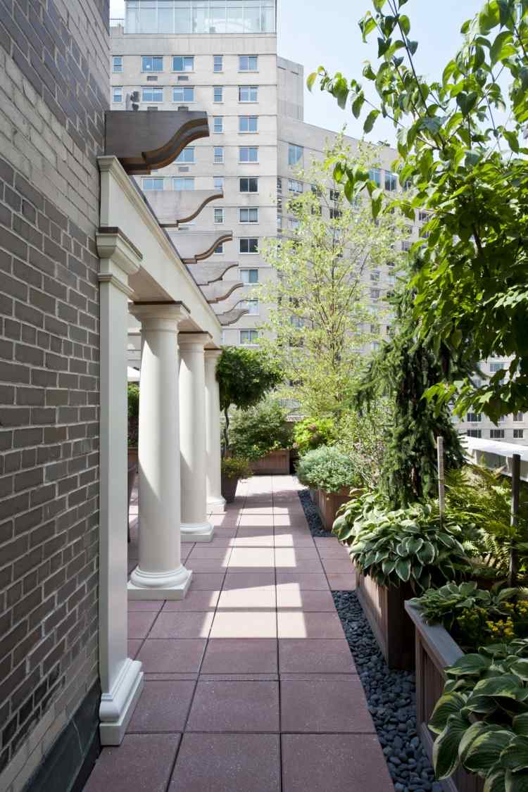 Verde și proaspăt decorează balcoanele și terasele plante cataratoare-balcon-terasa-acoperis-terasa-beton-tigla-oras-stalpi