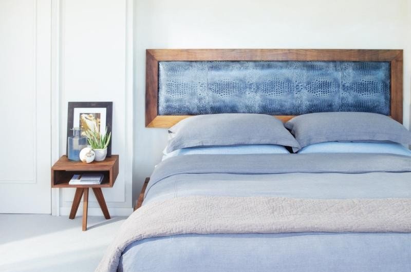 Pat de pat realizat din piele cu cadru din lemn Tabara pentru pat piele-lemn-accent modern