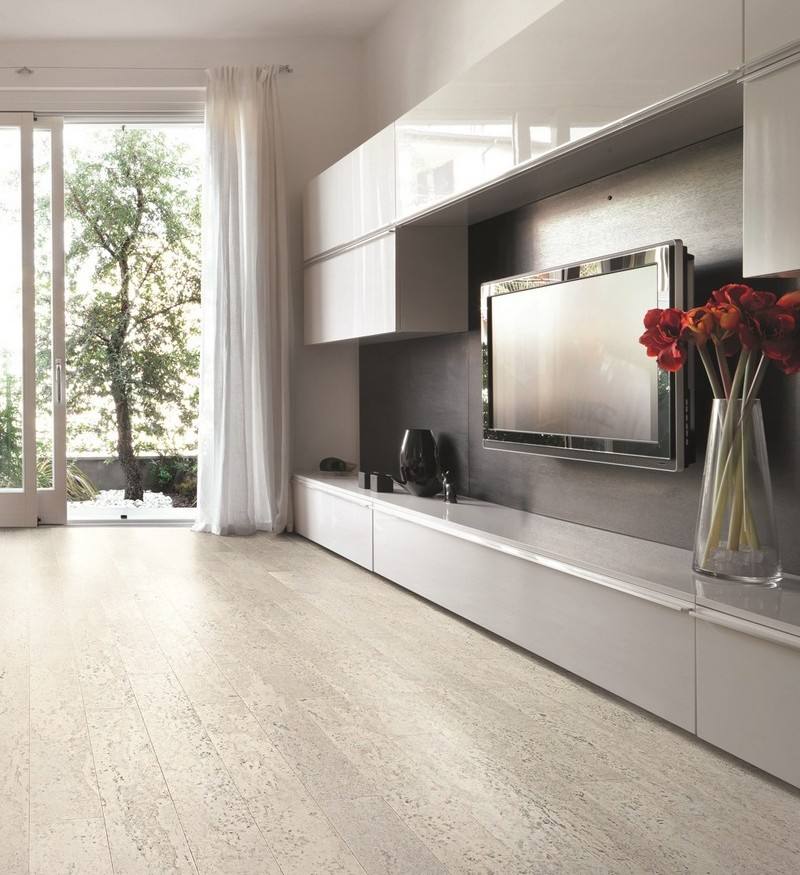 Perete alb minimalist și pardoseală ușoară din plută Așezare-plută-pardoseală-living-mobilier-modern