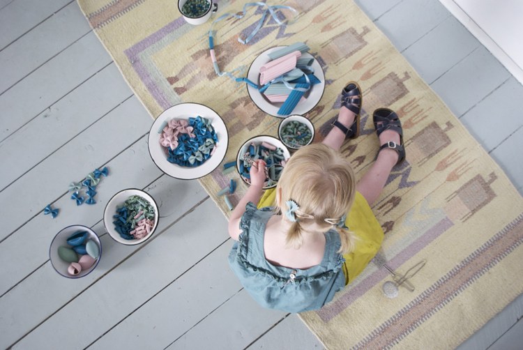 clipește cu paste taitei tineri idei distractive copii imaginatie