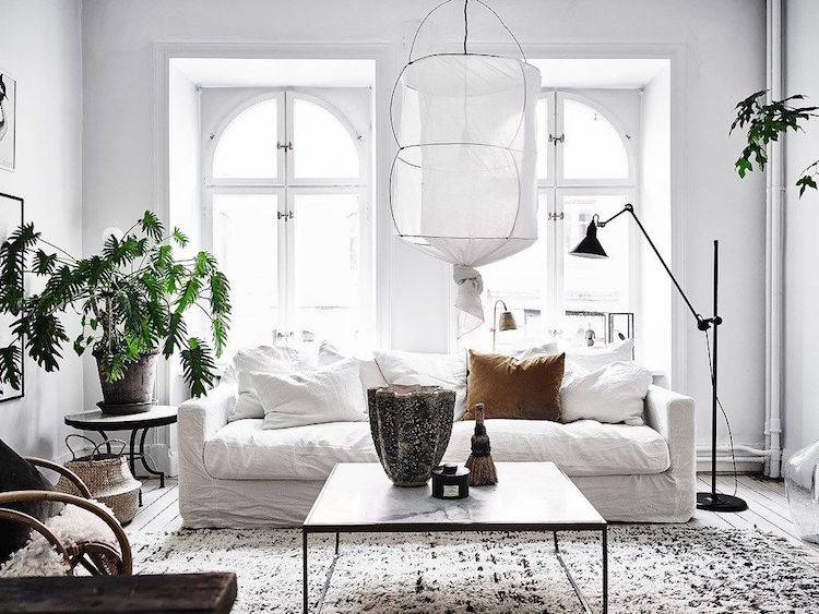 Design creativ al camerei de zi Design creativ de living - canapea scandinavă albă