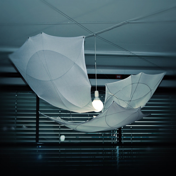 lampă de designer ikarus în formă de aripă inspirată de mit