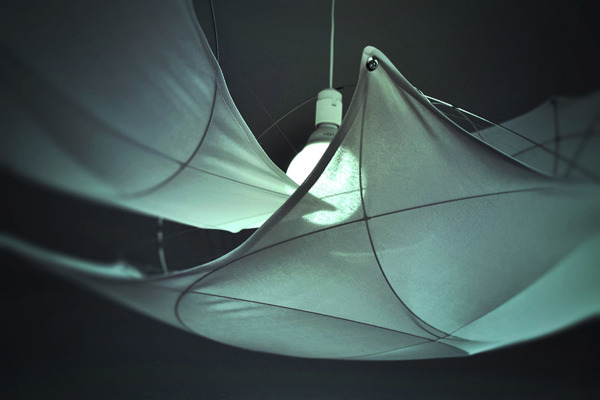 țesătură albă lampă ikarus design inspirat de mit