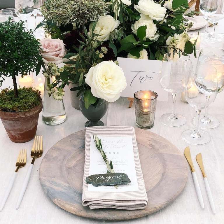 Decorați meniu mese de nuntă curs verde alb