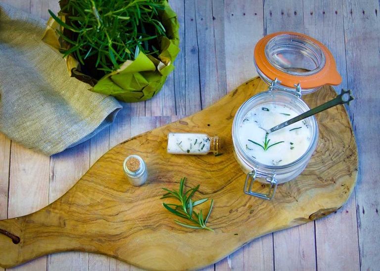 artizanat sare rozmarin frunze sticle umple oaspeții oferă cadouri