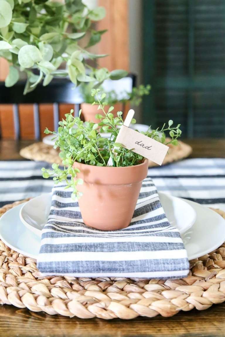 Ierburi ca un decor cress oală sărbătoare familie idei simple de decorare de masă