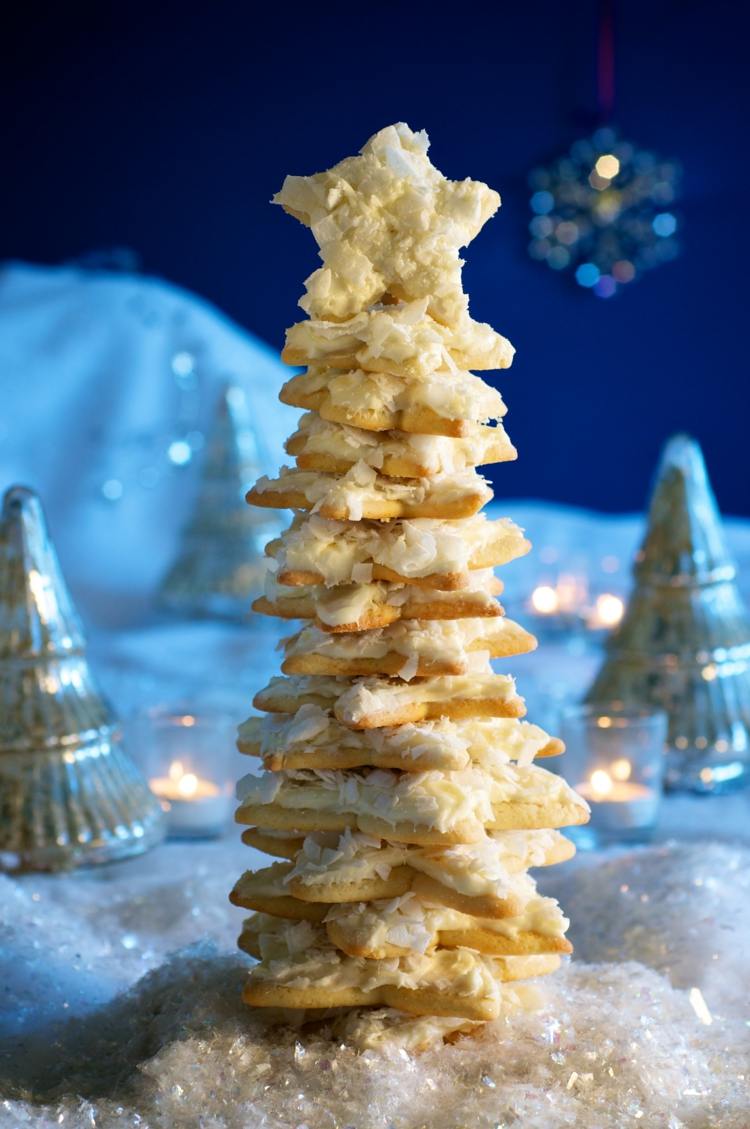 Dacă stivați cookie-uri de stea unele peste altele, veți obține un brad delicioase fursecuri de Crăciun stea sticlă decor de brad