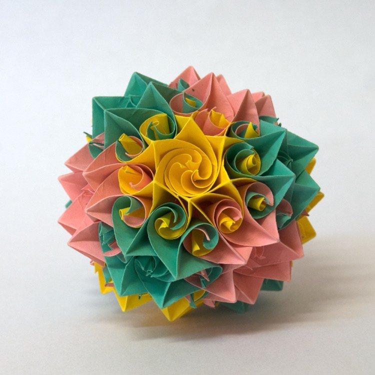 Minge multicoloră Kusudama Curl