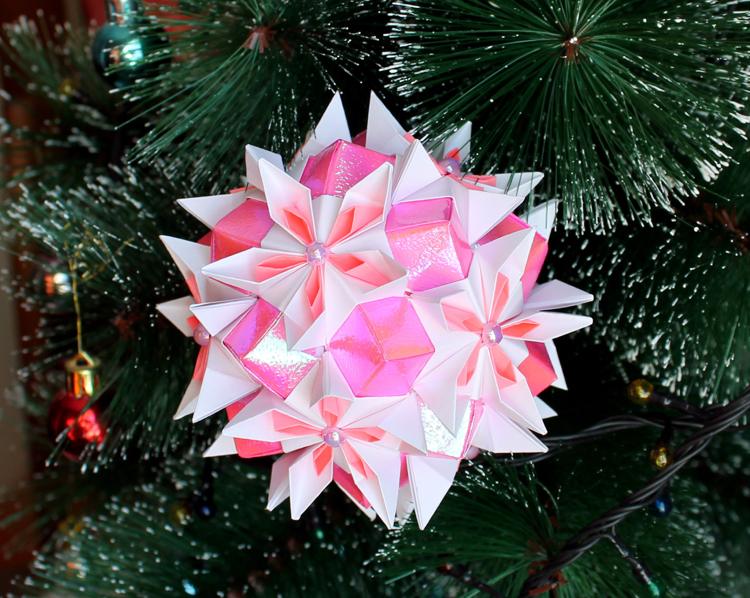 Decoratiuni brad Kusudama roz alb