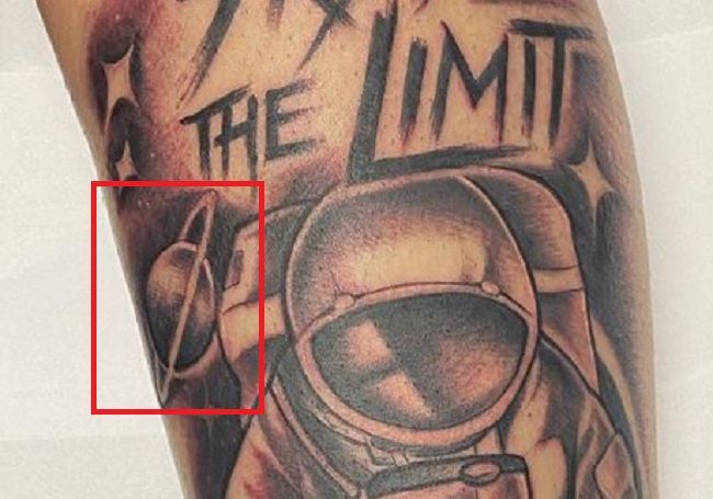 ラメロボール-惑星土星のタトゥー