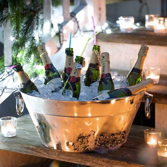 ultimele minute sticle de petrecere de Anul Nou, suporturi de lumânări reci