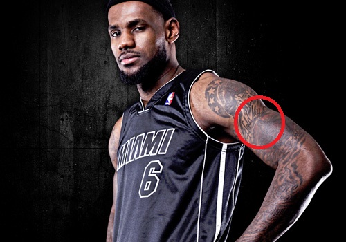 LeBron tient mon propre tatouage