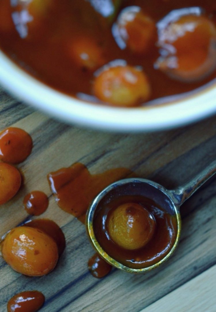 Rețete-sos-BBQ-struguri-carne-aromată-condimentată-originală