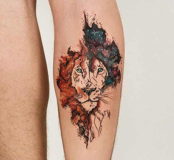 手持ちのレオライオンのタトゥー
