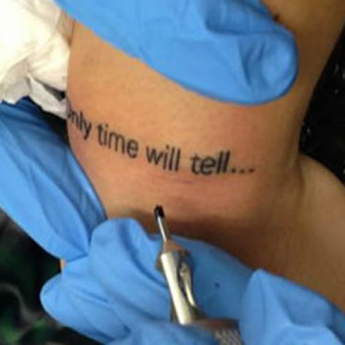 Liam-Payne-Solo il tempo-lo-racconterà-tatuaggio al polso