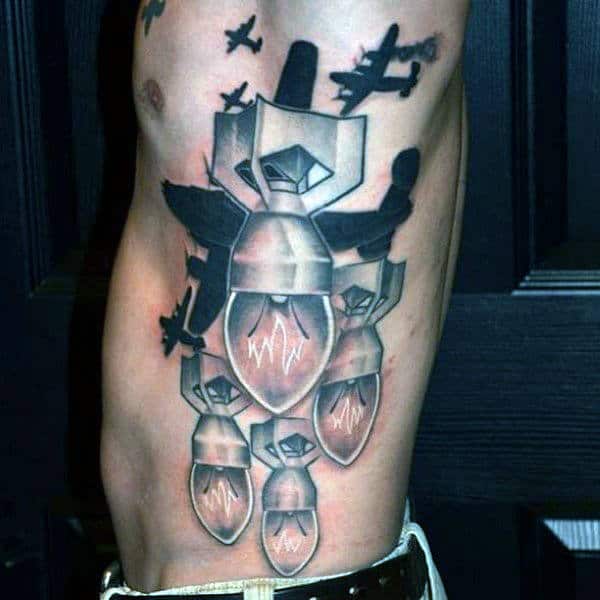 Tatouage d'ampoule super cool sur le corps pour les hommes