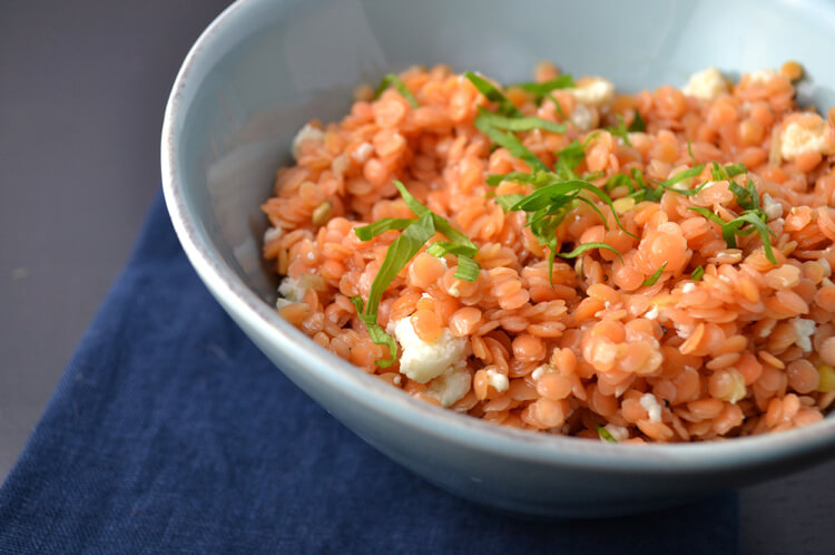 reteta de salata de linte rosie cu feta de branza si patrunjel
