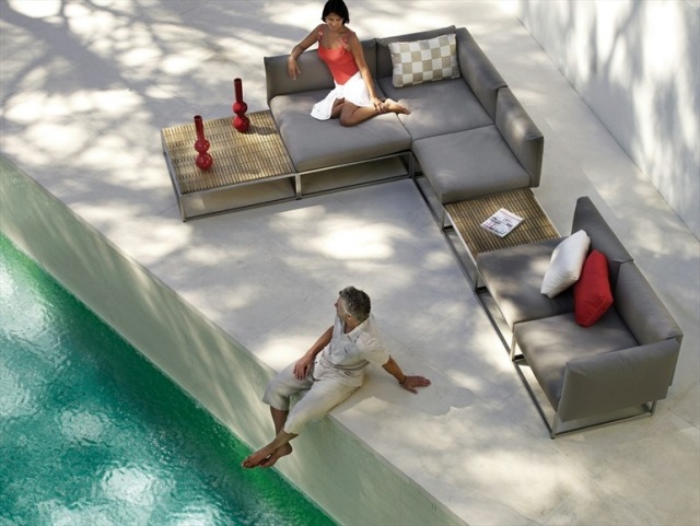 barbat femeie relaxa tapiterie gri aspect modern