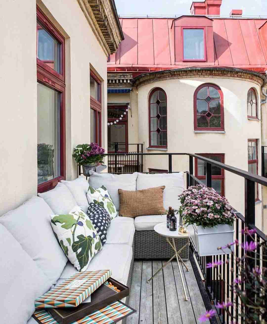 Mobilierul de lounge cu balcon construiește propria canapea din paleți Instrucțiuni
