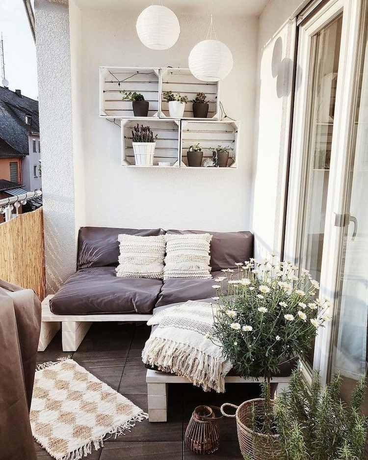 Șezlong pentru balcon mic Construiți-vă propria canapea din paleți