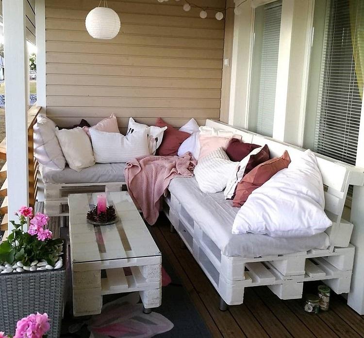 Construiți-vă propriul mobilier pentru paleți Idei de reciclare Balcon mic la colțul salonului