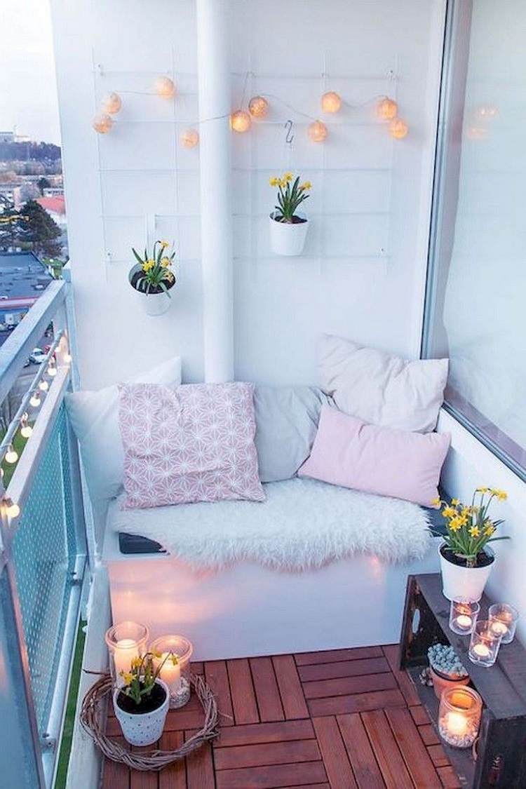 Construiți-vă propriul mobilier pentru paleți pentru un balcon mic