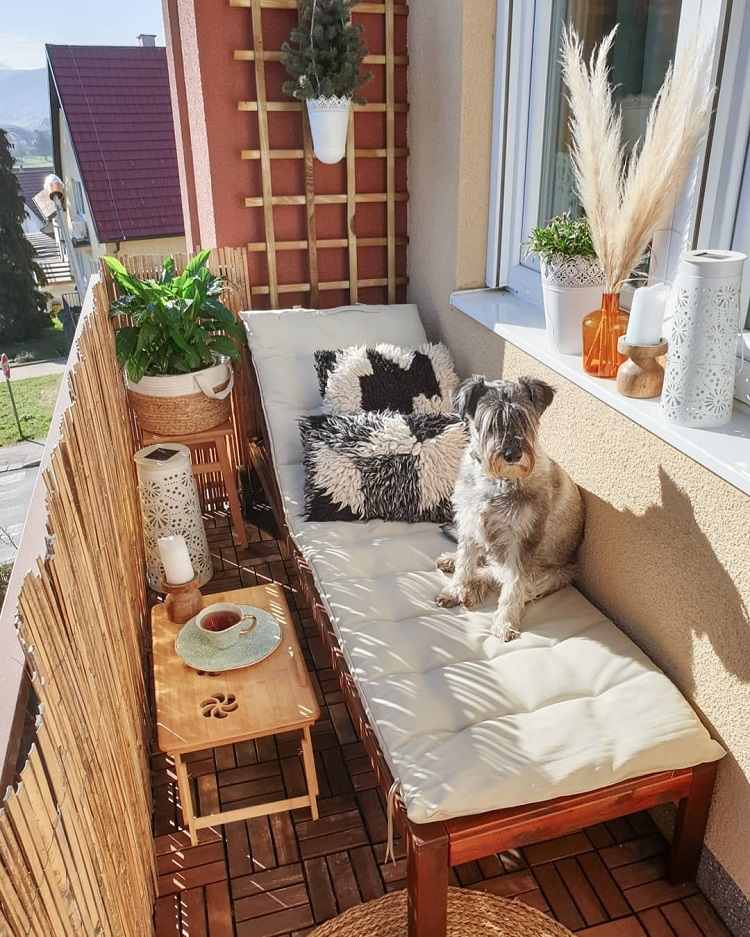 Șezlongul cu balcon care economisește spațiul construiește singur mobilierul de balcon