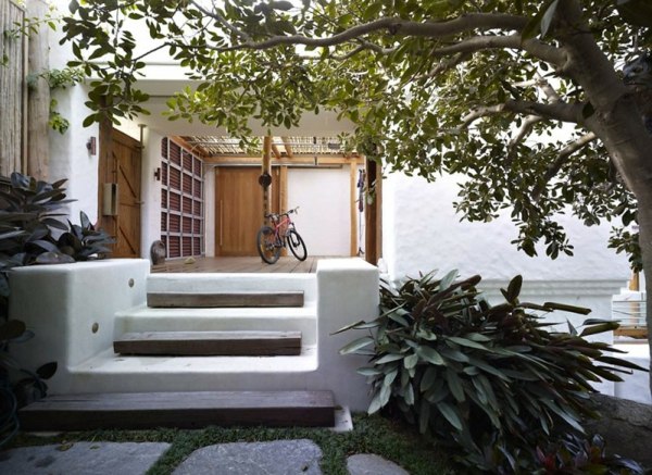 modern-beach-house-australia-entry