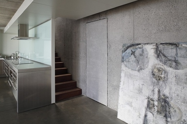 Vilă de beton-construcție deschisă-scară de bucătărie din oțel inoxidabil-grădină del sol Vilă din beton - construcție modernă cu caracter deschis - scară de bucătărie din oțel inoxidabil-jardin del sol