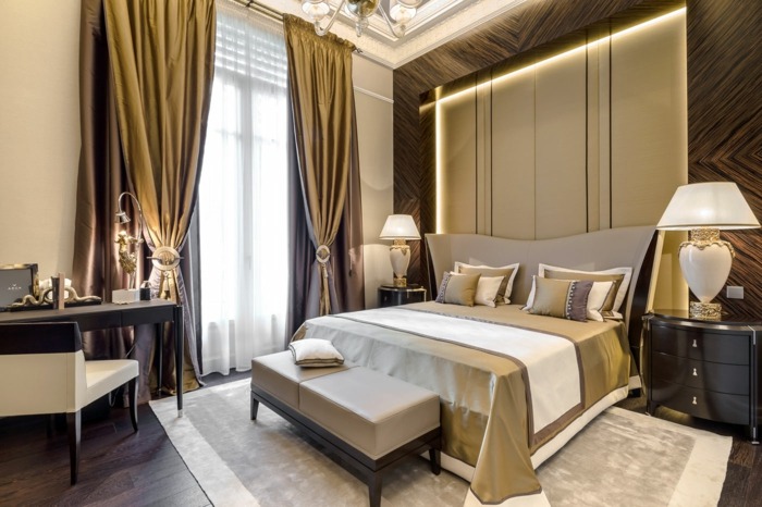 Dormitorul luxos al apartamentului este perfect pentru relaxare apartament de lux dormitor cu iluminare indirectă cuvertură de pat elegantă