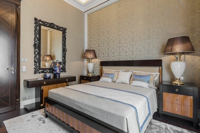 Apartamentul de lux are un al doilea dormitor tapet de perete dormitor ornament auriu oglindă model