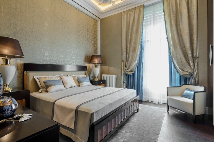 Tapetul luxos din aur cu model emană eleganță dormitor oaspeți pat elegant design lenjerie de noptieră