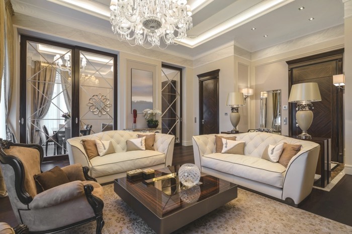Zonă de relaxare luxoasă în camera de zi a apartamentului apartament de lux mobilier clasic fotoliu vintage masuta de cafea