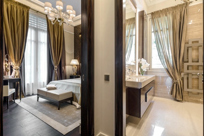 Dormitorul și baia sunt una lângă cealaltă în apartament dormitor baie apartament mobilier lux decor elegant mobilier