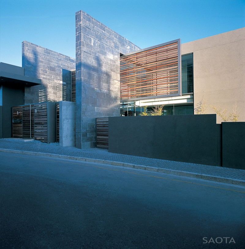 casa de lux pe deal, saota arhitecți fațadă lemn oțel fermă
