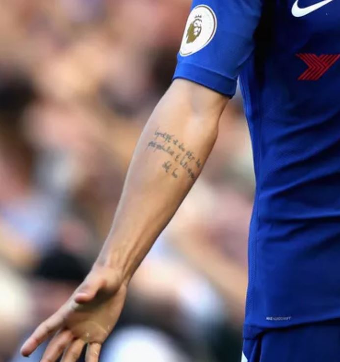 Alvaro dešinės rankos tatuiruotė