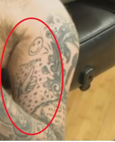 Tatuaggio Smiley e Pollice in su Mac Miller