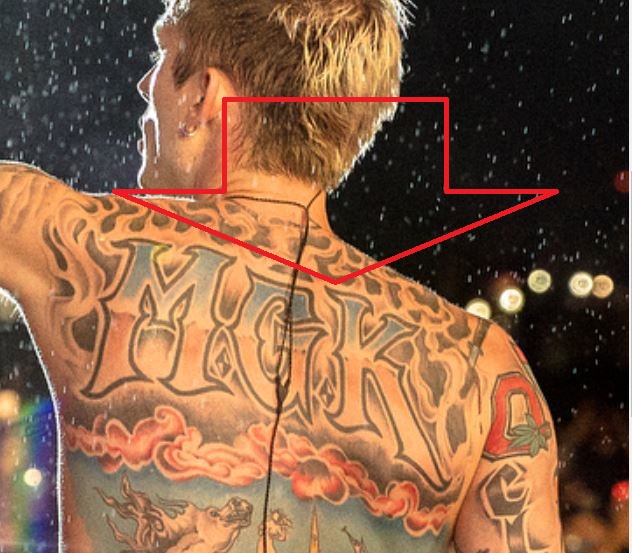 Tatouage de mitrailleuse Kelly MGK