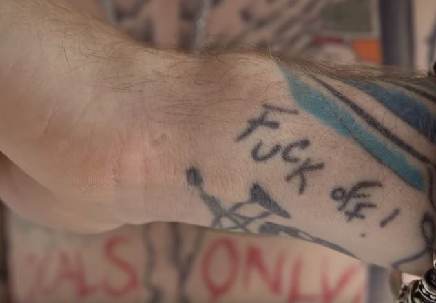MGK FUCK OFF Tatouage