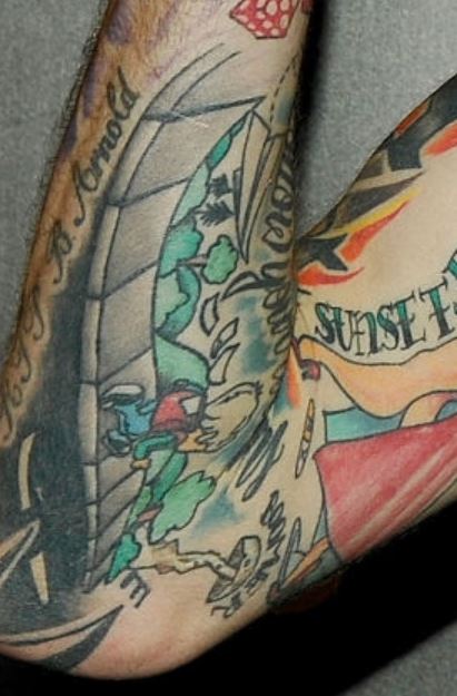 MGK Garçon marchant sur le chemin Tattoo