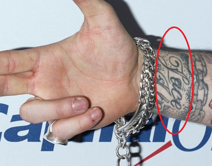 Tatouage d'amour MGK