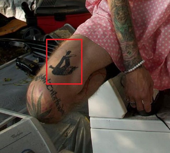 tatouage de cuisse de mitrailleuse kelly