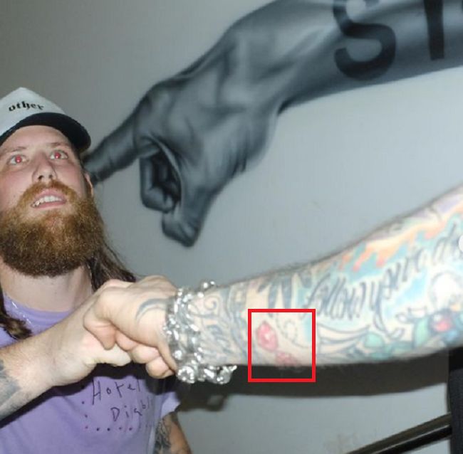 avant-bras droit de la mitrailleuse kelly gun