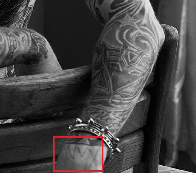 main gauche de mitrailleuse kelluy