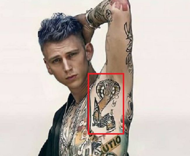 tatouage de mitrailleuse tatouage torse-pec