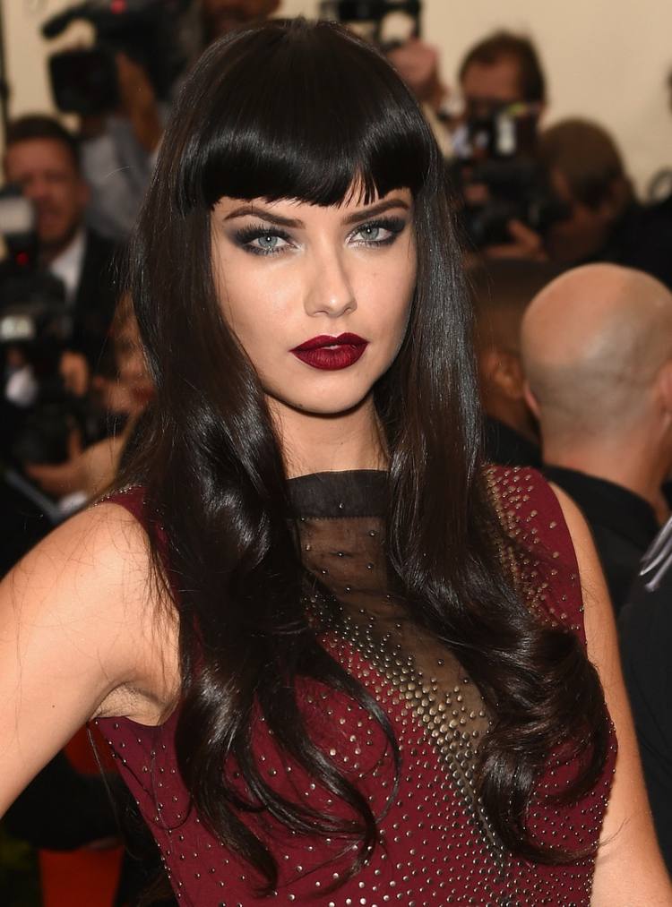 machiază tendințe toamnă iarnă adriana lima ruj roșu